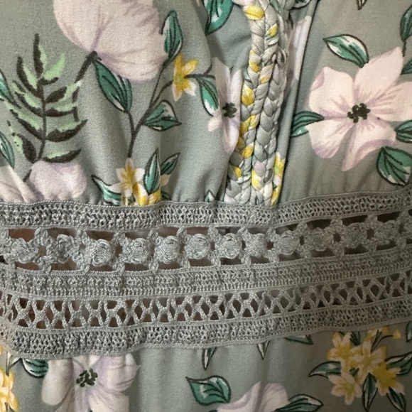 No Boundaries- Juniors flower Print Dress - Picture 4 of 5